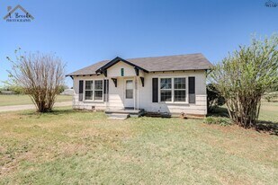 415 N Oak St in Archer City, TX - Building Photo