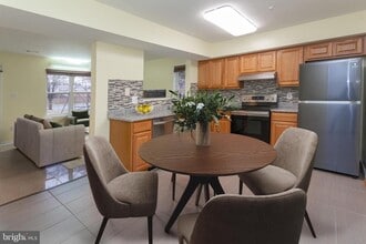 18000 Singing Pine Cir in Gaithersburg, MD - Building Photo - Building Photo