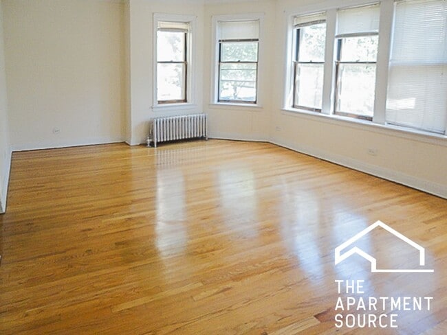 property at 2546 W Summerdale Ave