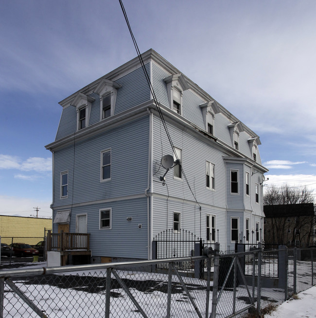 639 Cranston St in Providence, RI - Building Photo - Building Photo