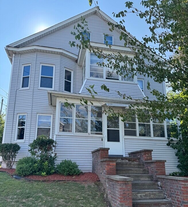 78 Wheatland Ave in Chicopee, MA - Building Photo