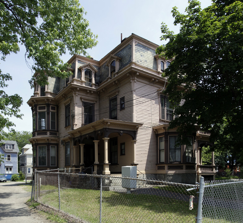 37 Mawney St in Providence, RI - Foto de edificio