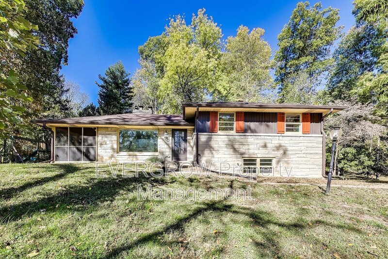 1905 Timber Hill Trail in Indianapolis, IN - Foto de edificio