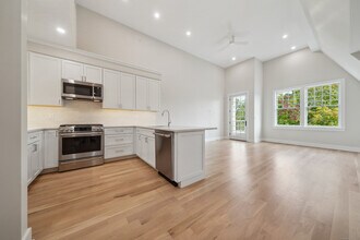 8 Husted Ln in New Canaan, CT - Foto de edificio - Building Photo