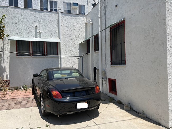 811 N Vendome St in Los Angeles, CA - Building Photo - Building Photo