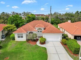 8870 Huntington Pointe Dr in Sarasota, FL - Building Photo