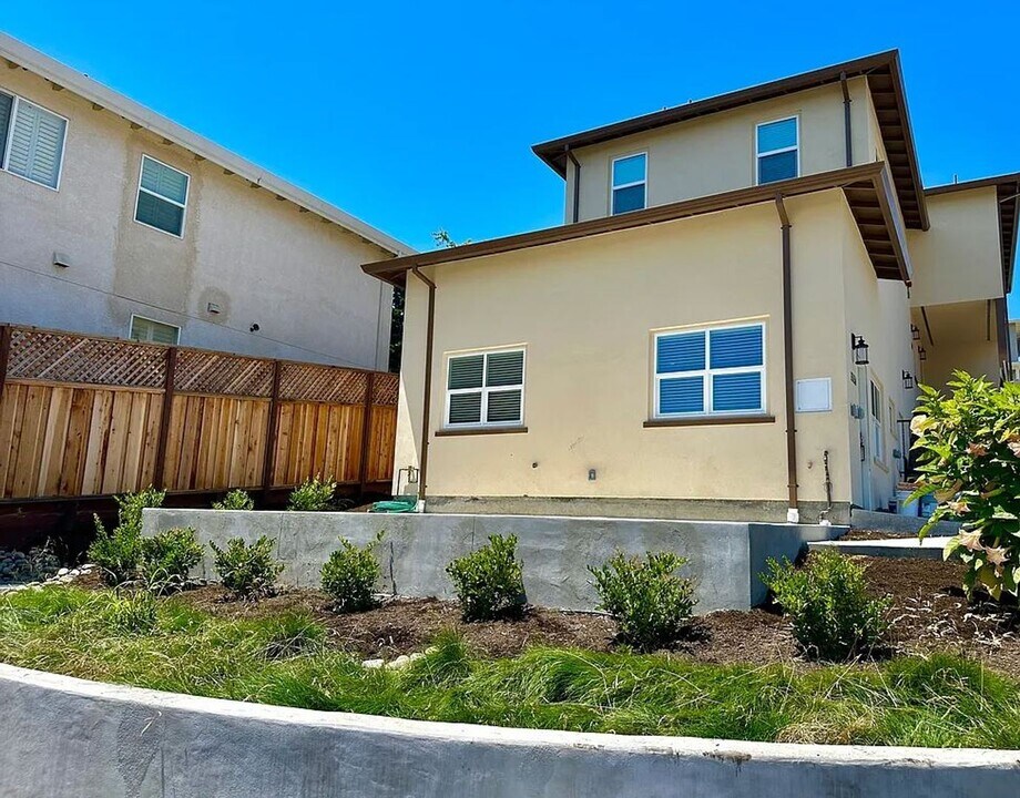 19245 Carlton Ave in Castro Valley, CA - Building Photo