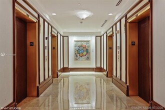 4401 Collins Ave-Unit -2107 in Miami Beach, FL - Building Photo - Building Photo