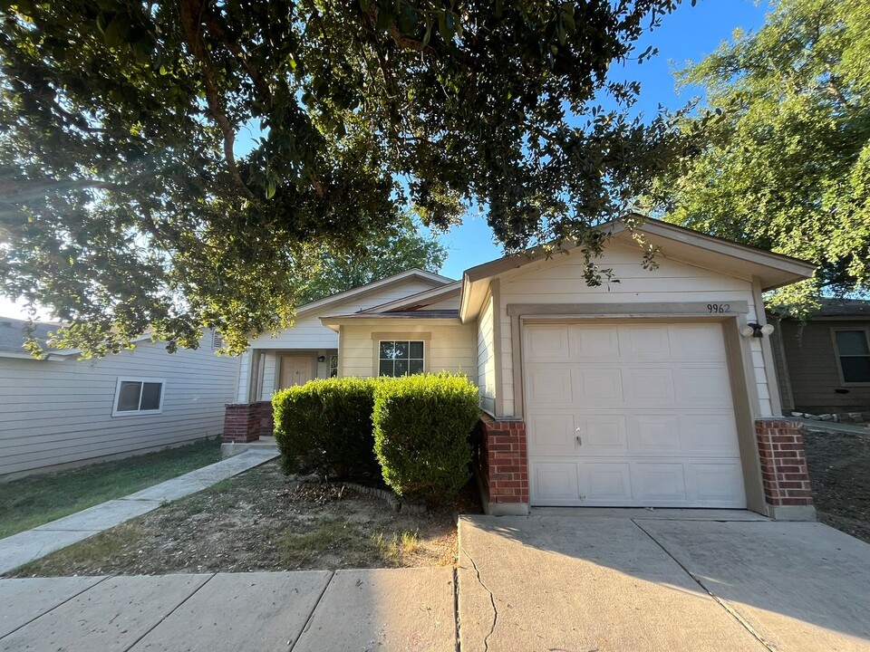 9962 Hawksbill Peak in San Antonio, TX - Building Photo