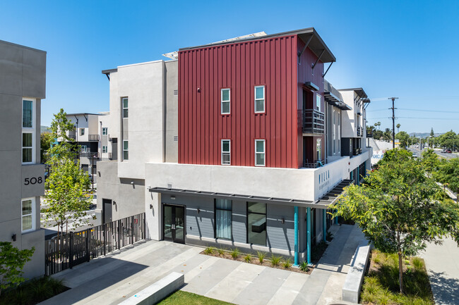 Villa Esperanza in Pomona, CA - Foto de edificio - Building Photo