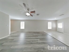 20010 Northpark Oak Ln in Porter, TX - Foto de edificio - Building Photo