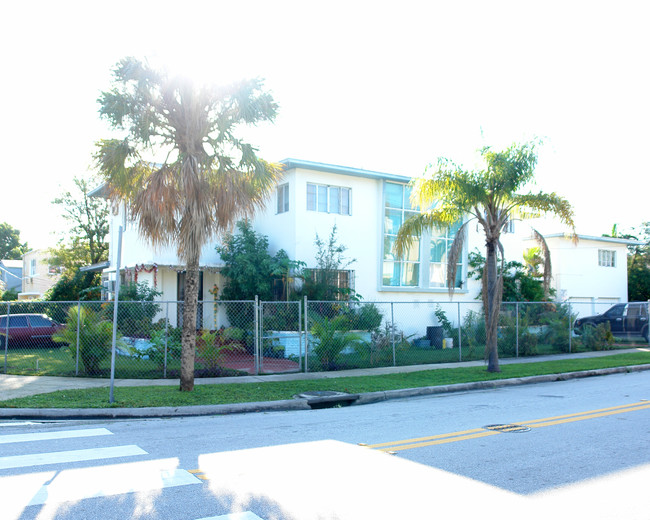 6619-6623 NE 5th Ave in Miami, FL - Foto de edificio - Building Photo