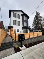 528 N 72nd St in Seattle, WA - Building Photo