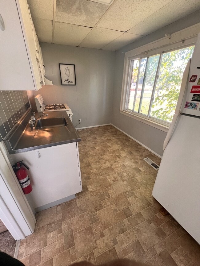 43300 N Interstate 94 Service Dr in Belleville, MI - Building Photo - Building Photo