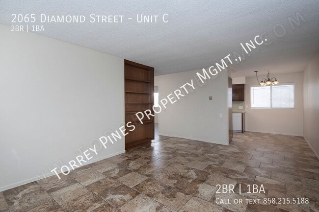 2065 Diamond St in San Diego, CA - Building Photo - Building Photo