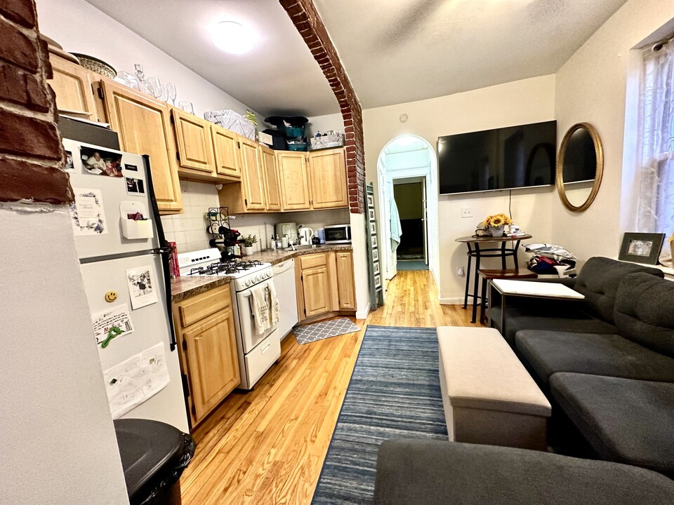 28 Myrtle St in Boston, MA - Building Photo