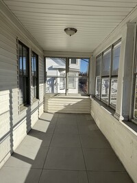 45 Wolcott St, Unit 1 in Everett, MA - Foto de edificio - Building Photo