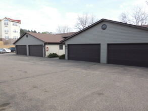 Autumn Ridge Townhomes in Eau Claire, WI - Foto de edificio - Building Photo