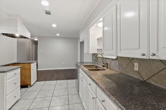 9644 Meadowdale Dr in Baton Rouge, LA - Foto de edificio - Building Photo