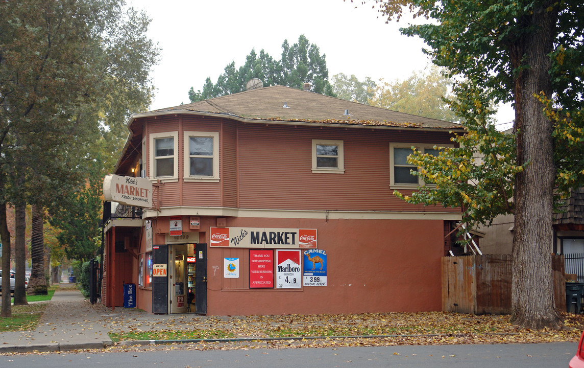 1700 V St in Sacramento, CA - Building Photo