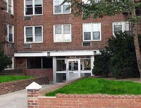 Michael Plaza in Flushing, NY - Foto de edificio - Building Photo