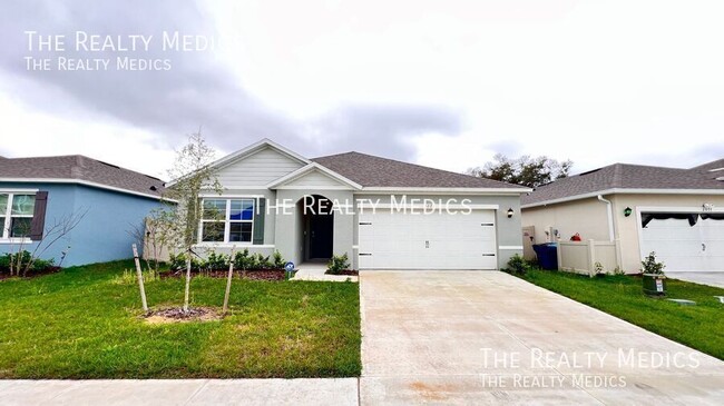 2073 Doe Run Dr in Davenport, FL - Building Photo - Building Photo