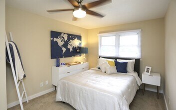 120 Western Villa Dr in Clemmons, NC - Foto de edificio - Building Photo