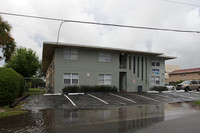 Royal Atlantic Apartments in Pompano Beach, FL - Foto de edificio - Building Photo