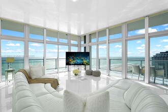 3737 Collins Ave in Miami Beach, FL - Building Photo - Building Photo