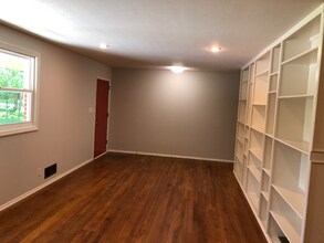 1104 Lynmoor Dr NE in Atlanta, GA - Building Photo - Building Photo