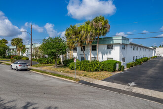 Tiffany Gardens in St. Petersburg, FL - Foto de edificio - Building Photo