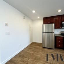 335 W 79th St-Unit -333.25 in Los Angeles, CA - Building Photo - Building Photo
