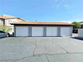 1575 W Warm Springs Rd in Henderson, NV - Building Photo - Building Photo