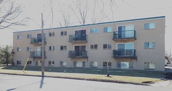 7 Vimy Crescent in Sarnia, ON - Building Photo