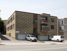 2106 Dufferin St in Toronto, ON - Building Photo - Building Photo