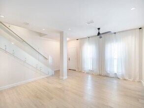 210 Veracruz Dr in Laredo, TX - Foto de edificio - Building Photo