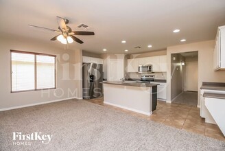 914 W Desert Canyon Dr in San Tan Valley, AZ - Building Photo - Building Photo