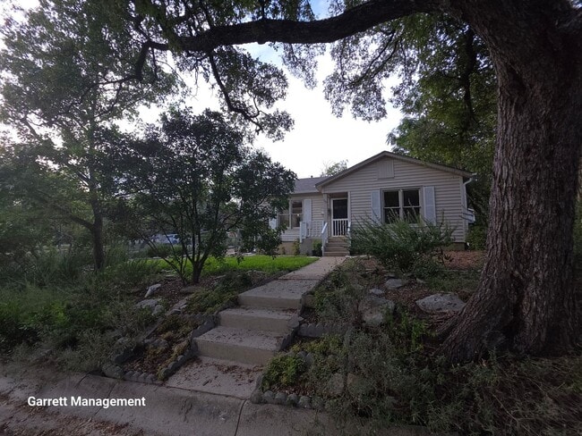 property at 707 W 4th St