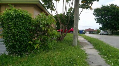 900 W 9th St in Riviera Beach, FL - Building Photo - Building Photo