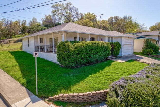805 Jerry Dr in Lakeport, CA - Building Photo - Building Photo