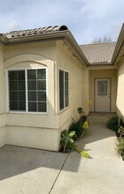 1075 Golf Ave in Lemoore, CA - Building Photo - Building Photo