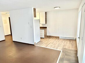 Apline B Apartments in Seattle, WA - Foto de edificio - Building Photo