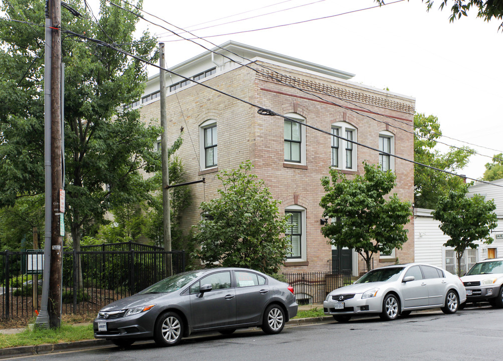 Cromley Lofts in Alexandria, VA - Building Photo