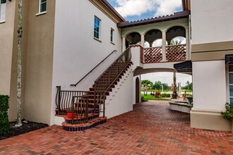 3150 Village Walk Cir, Unit 200 in Naples, FL - Building Photo - Building Photo