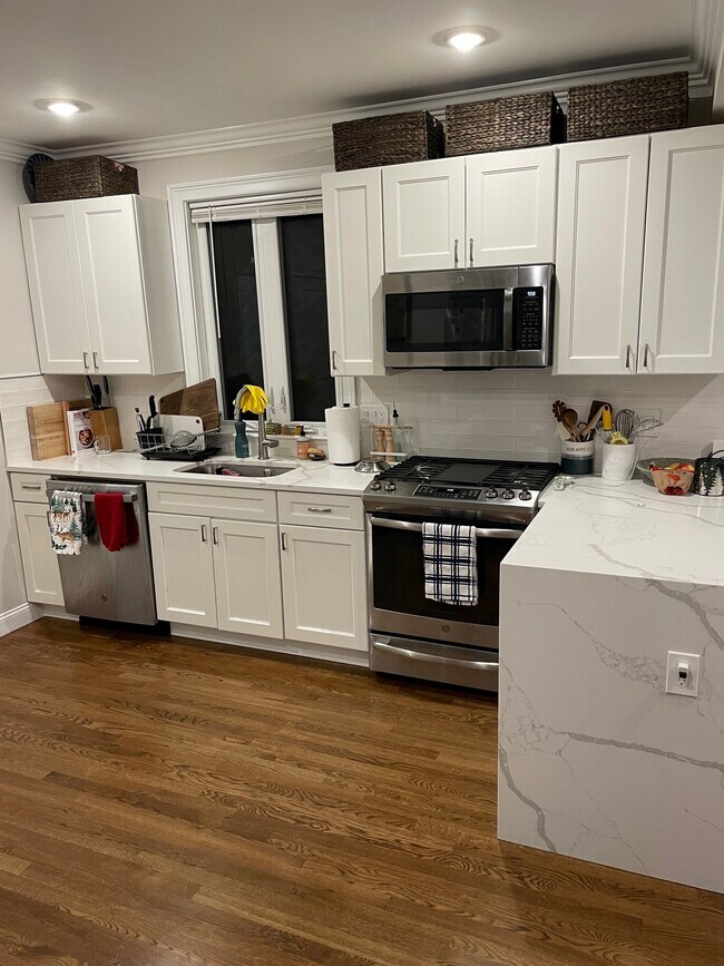 38 Dustin St, Unit 1 in Boston, MA - Building Photo - Building Photo