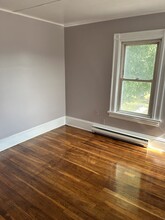 44 E Cedar St, Unit 2 in Newington, CT - Building Photo - Building Photo