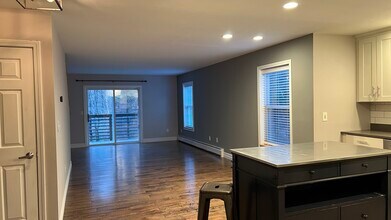 201 Juniper Dr in South Burlington, VT - Building Photo - Building Photo