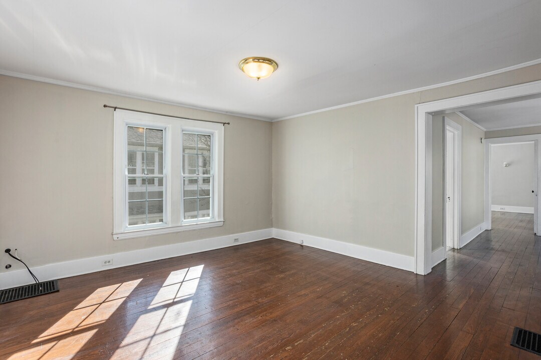 647 Fairview Ave NE in Grand Rapids, MI - Building Photo