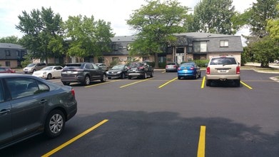 843 Westmoreland Dr, Unit 10 in Vernon Hills, IL - Building Photo - Building Photo
