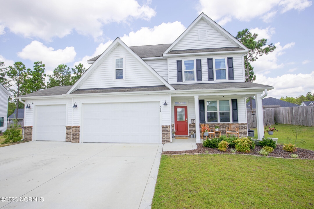 402 Summer Wind Wy in Aberdeen, NC - Building Photo